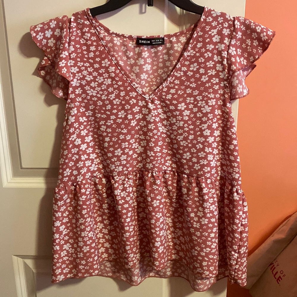 shein flowey top. women’s size small.